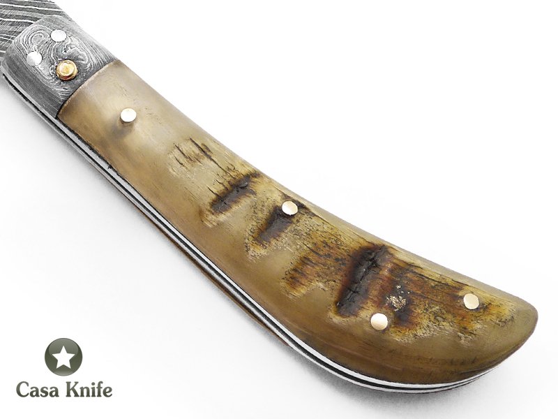 Adelar Filippon Britola para colecionador em aço damasco com empunhadura em chifre de carneiro 18 cm