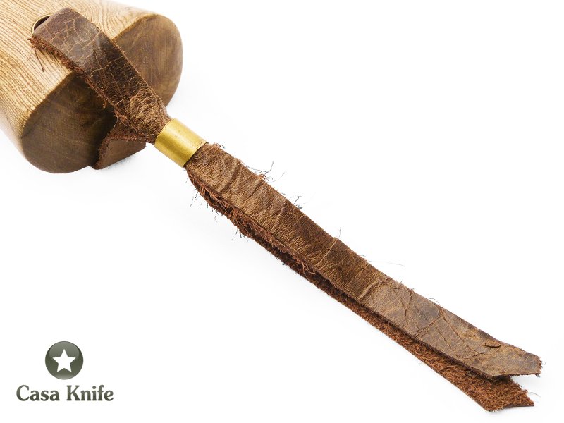 Adelar Filippon em faca kukri para colecionador em aço carbono com empunhadura em madeira Louro Gaucho 35 cm