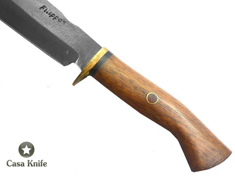 Adelar Filippon faca para colecionador forjada em aço C 75 Fosfatizado, empunhadura em Louro com detalhes em Chifre de Búfalo, 29 cm