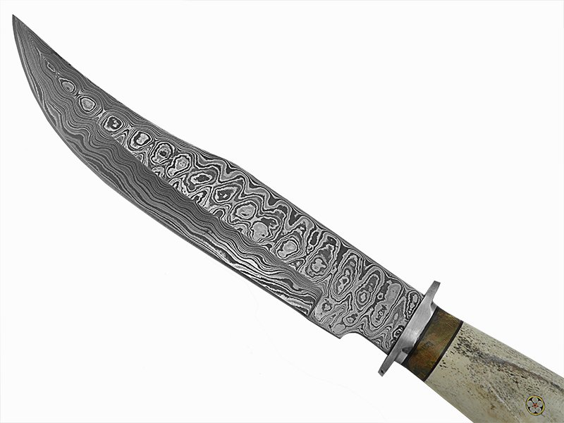Adelar Filippon faca bowie para colecionador forjada em aço damasco. Empunhadura em canela de boi, 34 cm
