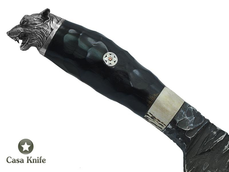 Adelar Filippon faca Cheff Brüt Forge integral para colecionador em aço de Mola de Trem, Empunhadura em Chifre de Búfalo e chifre de cervo , 37 cm
