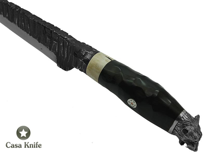 Adelar Filippon faca Cheff Brüt Forge integral para colecionador em aço de Mola de Trem, Empunhadura em Chifre de Búfalo e chifre de cervo , 37 cm