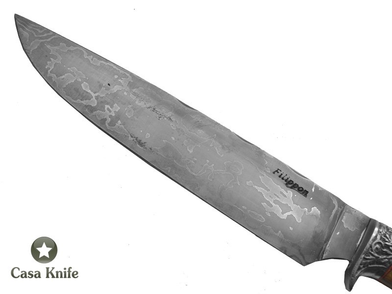 Adelar Filippon faca Cheff para colecionador forjado em aço damasco. Empunhadura em Cipreste estabilizado. 34 cm