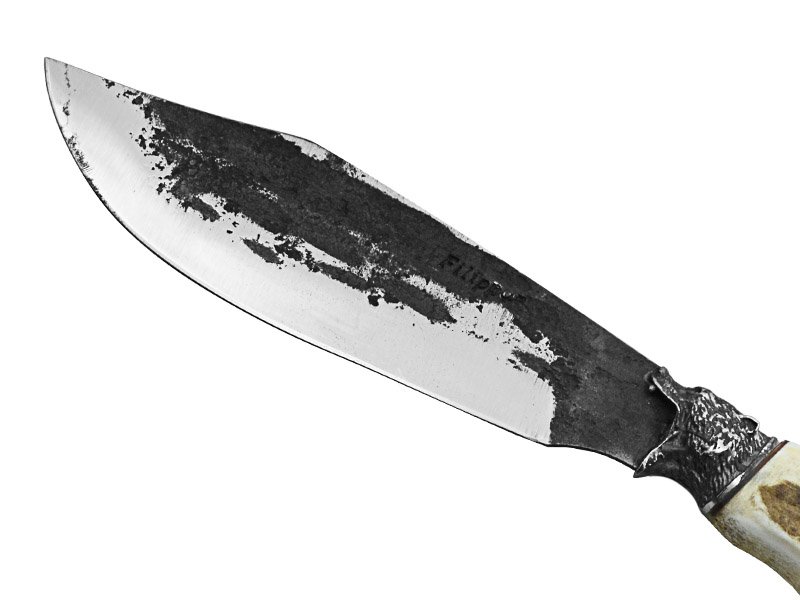 Adelar Filippon faca de caça forjada em aço 1070. Empunhadura em chifre de cervo, 32 cm