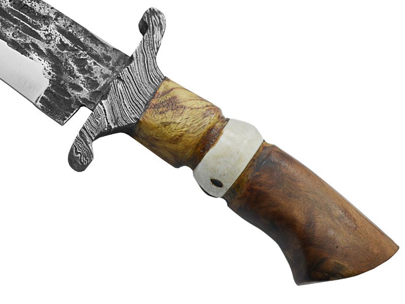 Adelar Filippon faca para churrasco, forjada em aço inox 420. Empunhadura em madeira de Pau Ferro, 34 cm