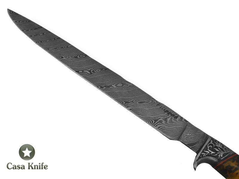 Adelar Filippon faca para churrasco para colecionador fojado em aço damasco torcido 15N20 / 1095 / 58 HCR / 120 camadas. Empunhadura em Spalted Platano, 36 cm