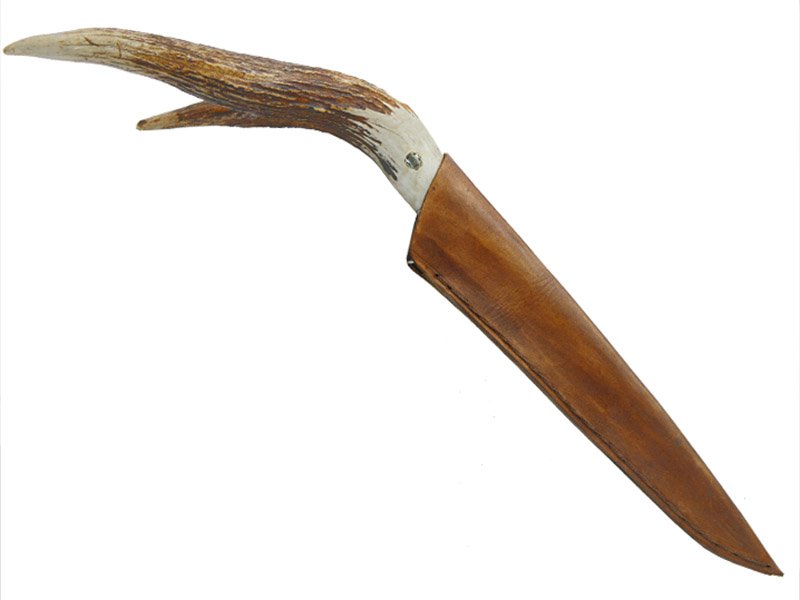 Adelar Filippon faca para colecionador forjada em aço damasco. Empunhadura em chifre de cervo, 41 cm
