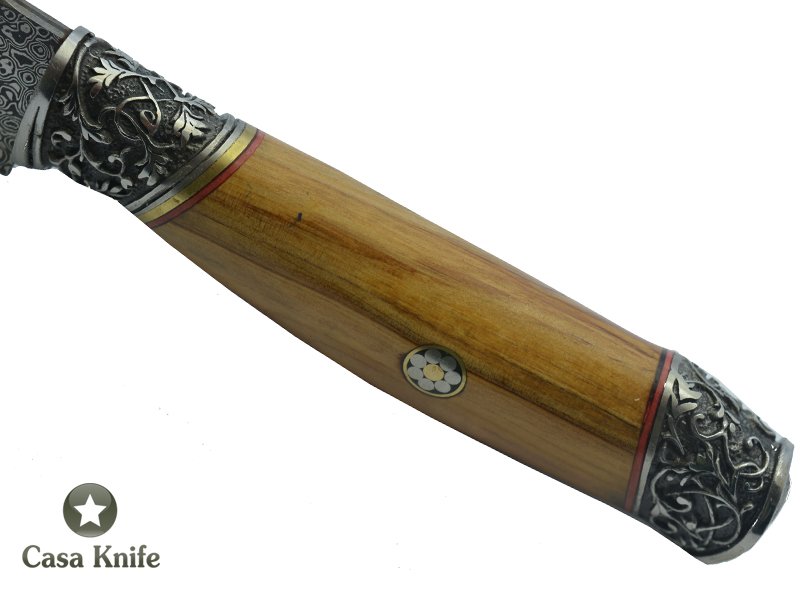 Adelar Filippon faca para colecionador forjado em aço damasco. Empunhadura em Cerejeira, 31 cm