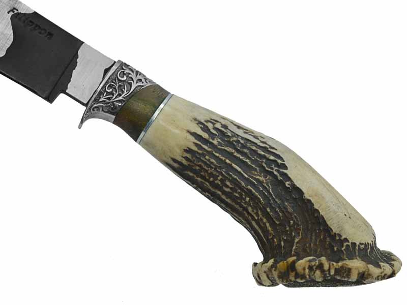 Adelar Filippon faca para colecionador forjado em aço Go May padrão zebra. Empunhadura em Chifre de Cervo, 32 cm