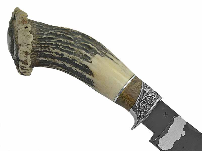 Adelar Filippon faca para colecionador forjado em aço Go May padrão zebra. Empunhadura em Chifre de Cervo, 32 cm