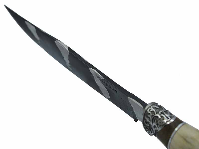 Adelar Filippon faca para colecionador forjado em aço Go May padrão zebra. Empunhadura em Chifre de Cervo, 32 cm
