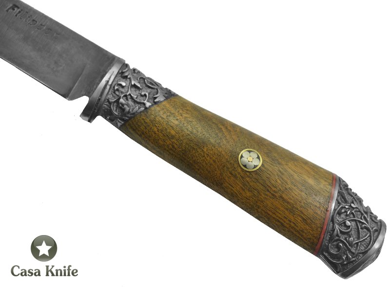 Adelar Filippon faca para colecionador forjado em aço mola 1070. Empunhadura em Ibuia, 26 cm