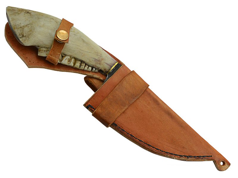 Adelar Filippon faca Skiner brüt forge para colecionador forjada em aço 5160. Empunhadura em mandíbula de cabrito, 26 cm