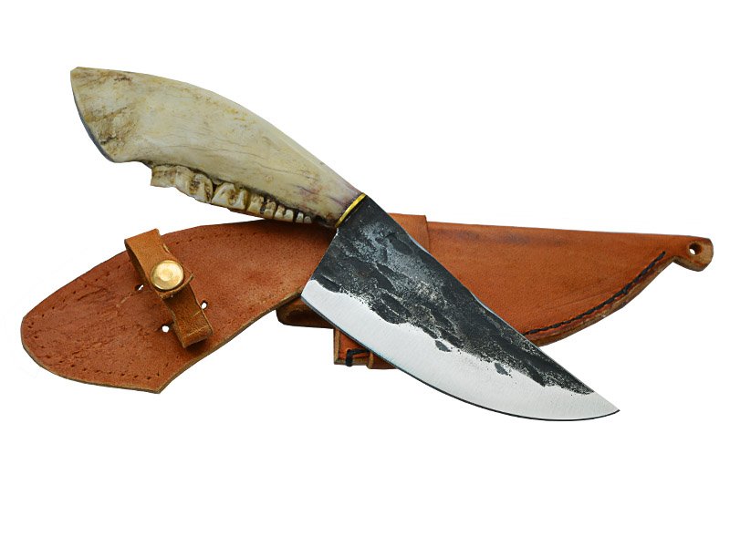 Adelar Filippon faca Skiner brüt forge para colecionador forjada em aço 5160. Empunhadura em mandíbula de cabrito, 26 cm