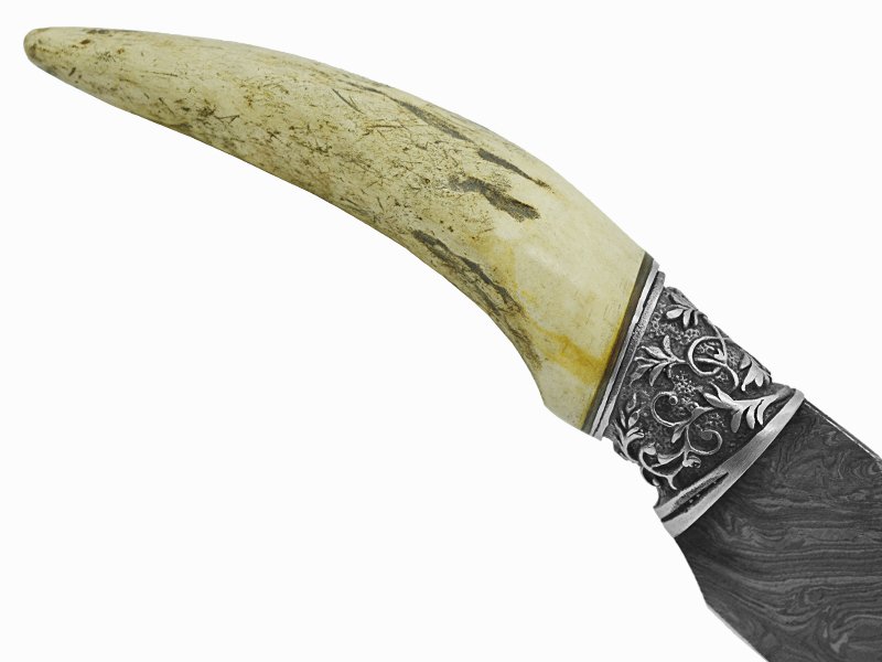 Adelar Filippon faca skinner para colecionador forjado em aço damasco. Empunhadura em chifre de cervo, 24 cm