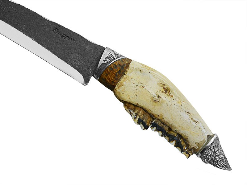 Adellar Filippon faca brüt forge para colecionador em aço 5160. Empunhadura em mandíbula de porco de mato, 37 cm