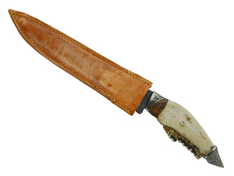 Adellar Filippon faca brüt forge para colecionador em aço 5160. Empunhadura em mandíbula de porco de mato, 37 cm