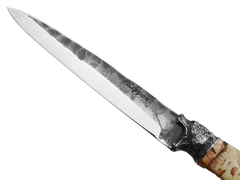 Adellar Filippon faca para colecionador em aço inox brut forge. Empunhadura em dente de javali, 26 cm