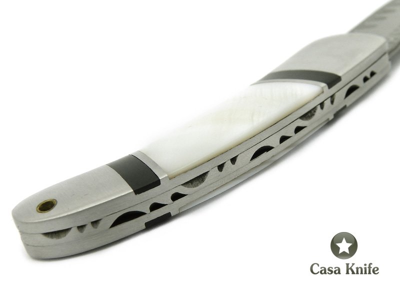 Canivete em aço damasco com empunhadura em madrepérola 13 cm