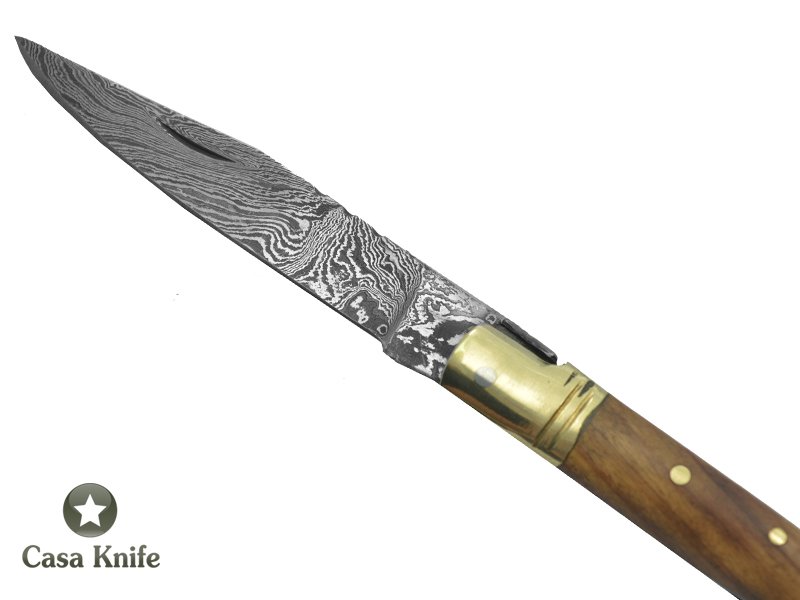 Canivete estilo laguiole para colecionador forjado em aço damasco. Empunhadura em Oliveira, 16 cm