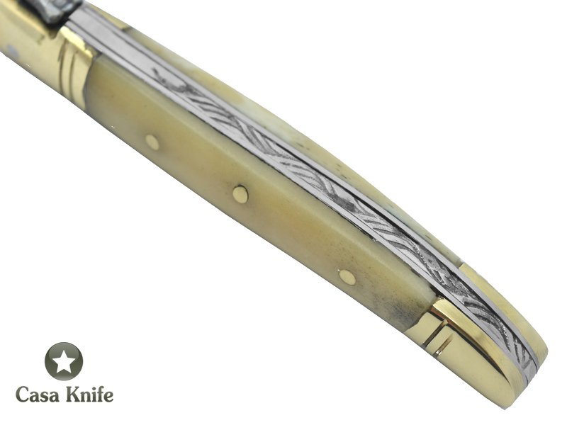 Canivete estilo laguiole para colecionador forjado em aço damasco. Empunhadura em Osso de Boi, 16 cm