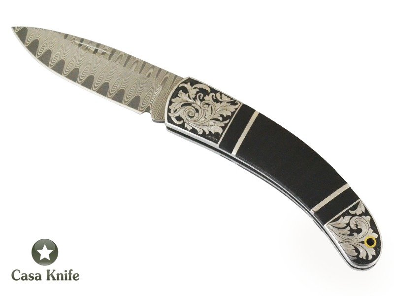 Canivete forjado com lindo padrão de aço damasco com empunhadura em Ébano Africano, 13 cm