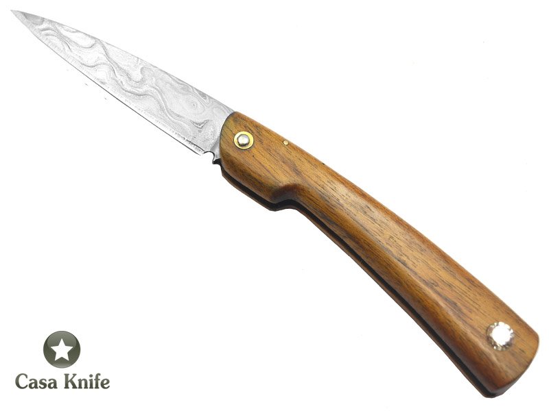 Canivete Friction Folder para colecionador em aço damasco. Empunhadura em Madeira de cedro do Pará, 21 cm