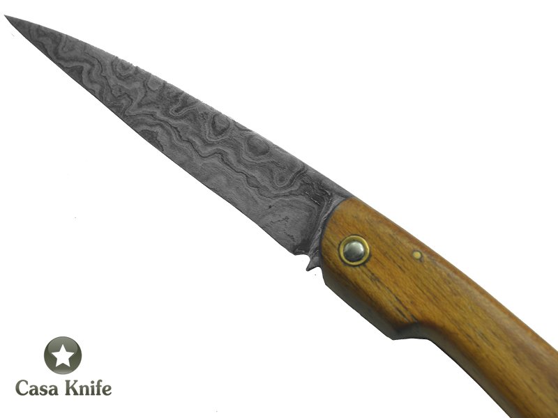 Canivete Friction Folder para colecionador em aço damasco. Empunhadura em Madeira de Cedro do Pará, 21 cm