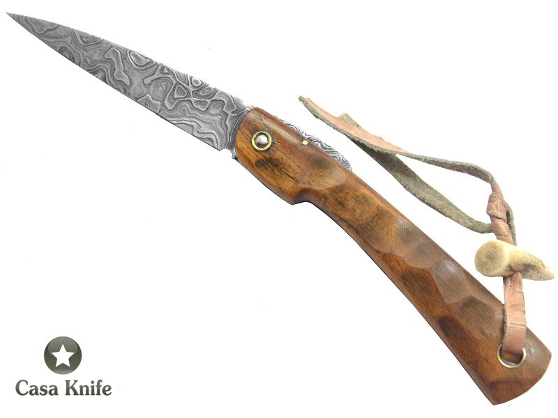 Canivete Friction Folder para colecionador em aço damasco. Empunhadura em Madeira em cedro do Pará, 21 cm