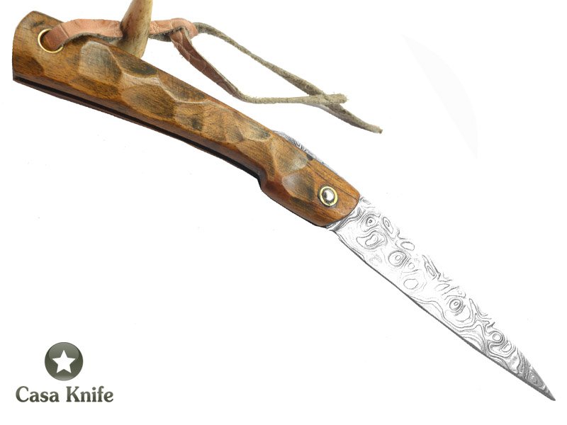 Canivete Friction Folder para colecionador em aço damasco. Empunhadura em Madeira em cedro do Pará, 21 cm