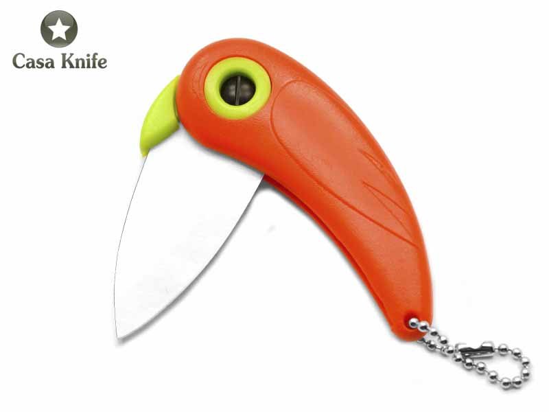 Canivete para descascar frutas com lâmina em cerâmica e empunhadura em PVC.