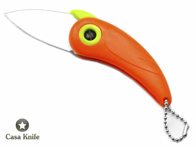 Canivete para descascar frutas com lâmina em cerâmica e empunhadura em PVC.