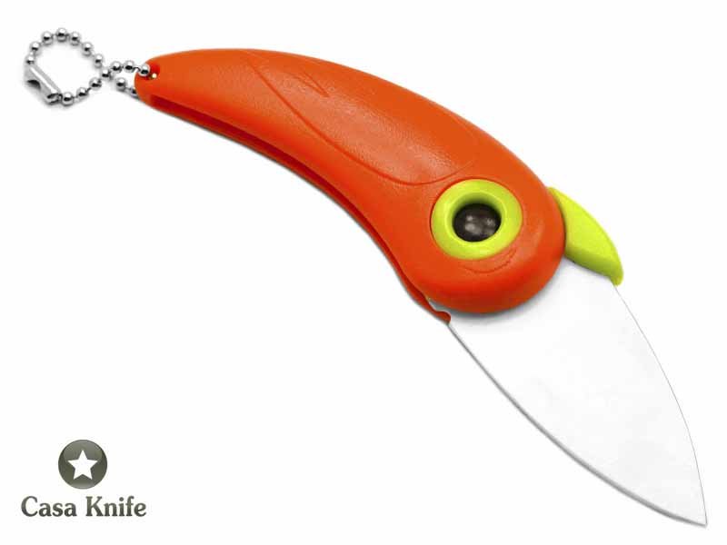 Canivete para descascar frutas com lâmina em cerâmica e empunhadura em PVC.