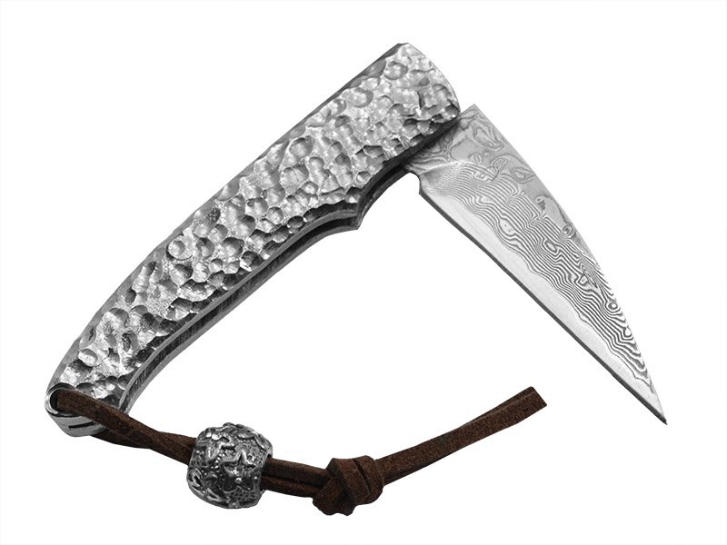 Canivete para colecionador em aço damasco. Empunhadura em aço manganês, 12 cm