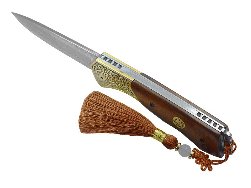 Canivete para colecionador em aço damasco. Empunhadura em madeira de sândalo, 18 cm