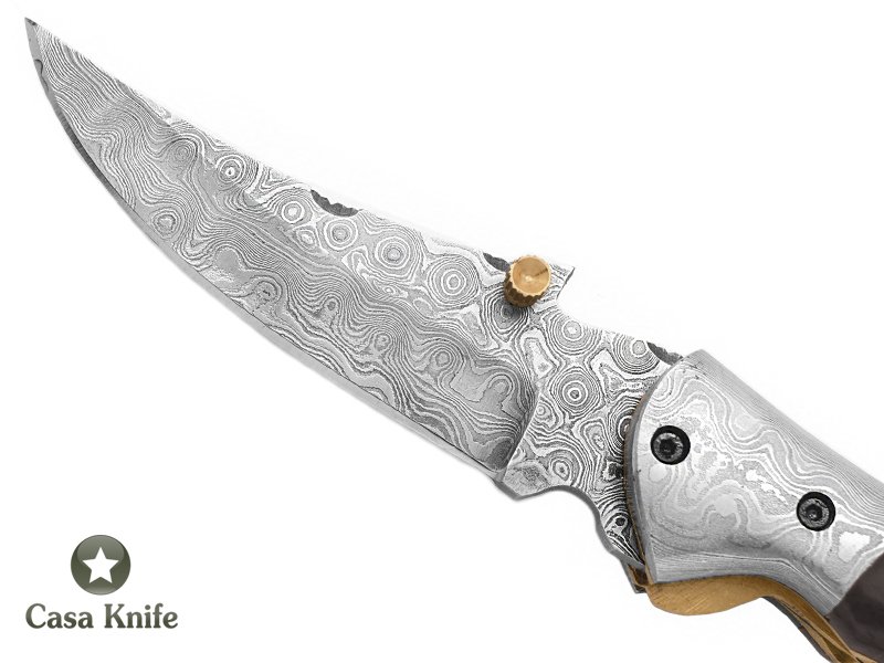Canivete para colecionador em aço damasco com empunhadura em chifre de búfalo 19 cm