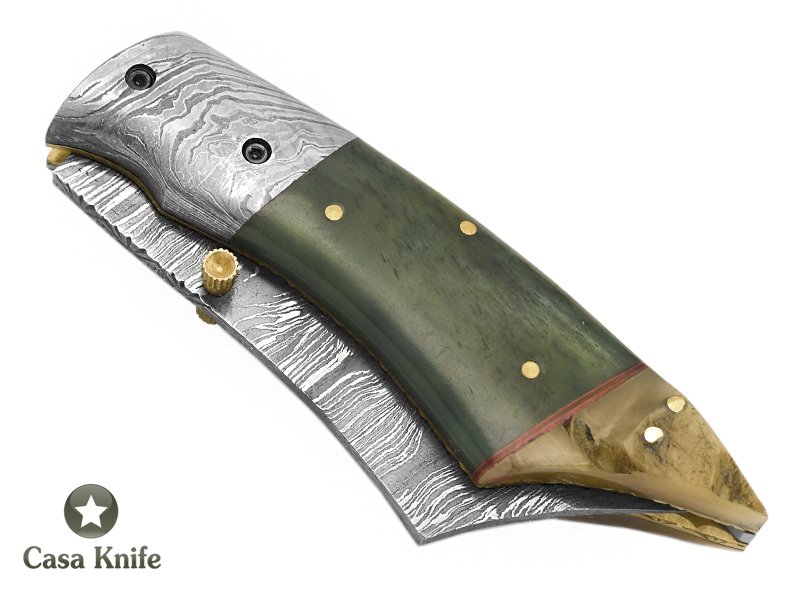 Canivete para colecionador em aço damasco com empunhadura em chifre de búfalo tingido e chifre de carneiro merino 19 cm
