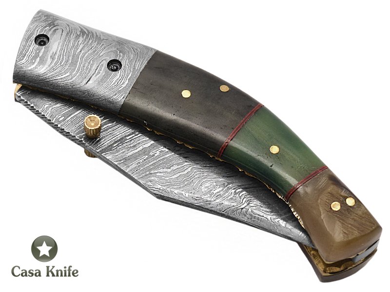 Canivete para colecionador em aço damasco com empunhadura em chifre de búfalo tingido e chifre de carneiro merino 20 cm