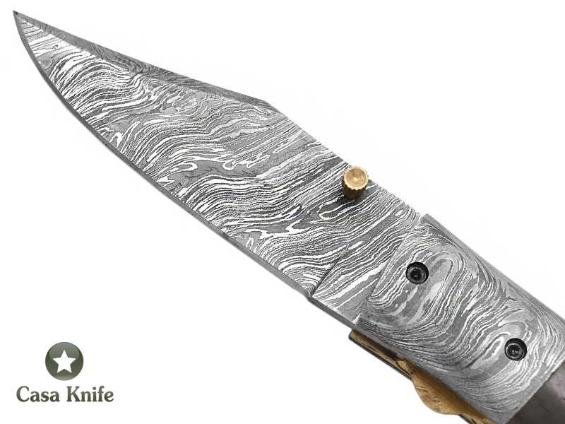 Canivete para colecionador em aço damasco com empunhadura em chifre de búfalo tingido e chifre de carneiro merino 20 cm