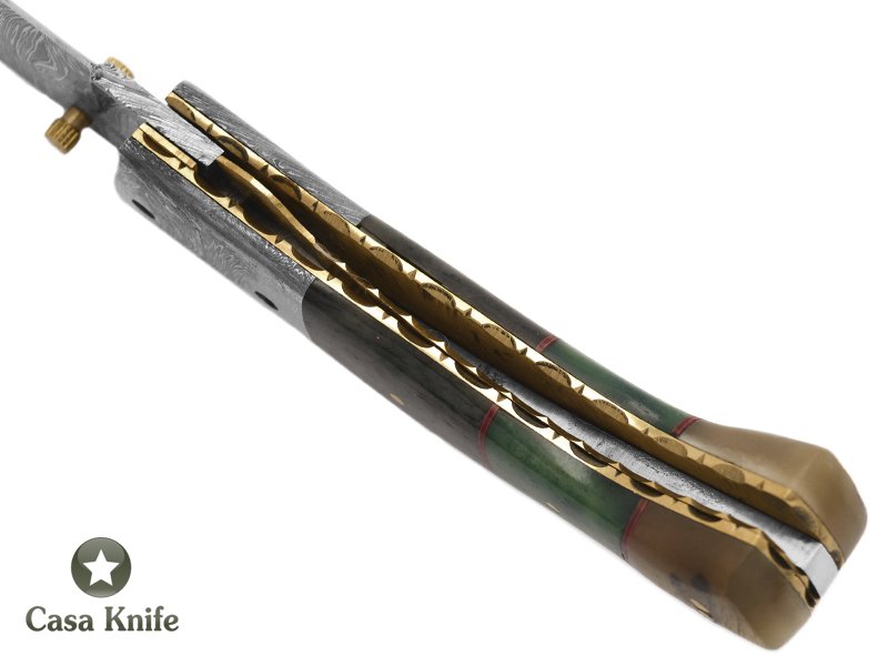 Canivete para colecionador em aço damasco com empunhadura em chifre de búfalo tingido e chifre de carneiro merino 20 cm