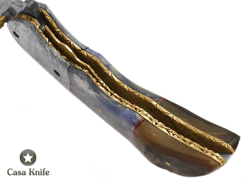Canivete para colecionador em aço damasco com empunhadura em chifre de búfalo tingido e chifre de carneiro merino 20 cm