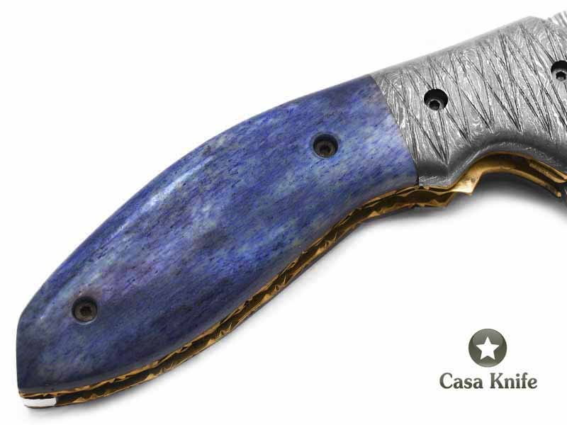 Canivete para colecionador em aço damasco com empunhadura em osso de camelo tingido 18 cm