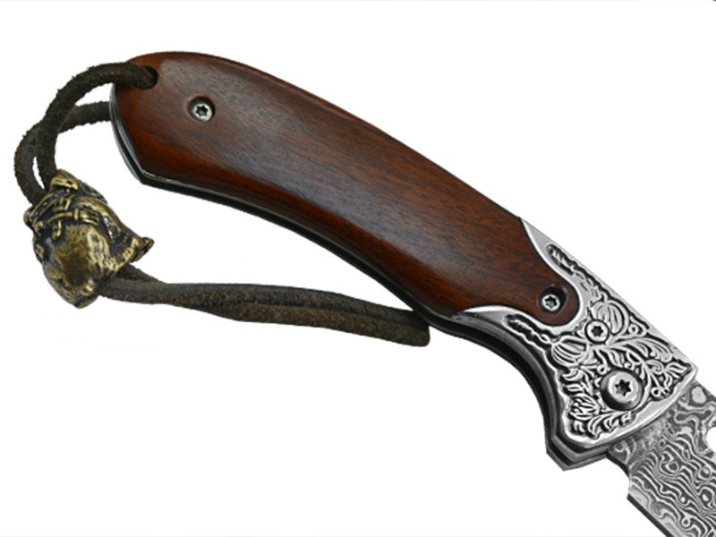 Canivete para colecionador em aço damasco. Empunhadura em cerejeira, 18 cm