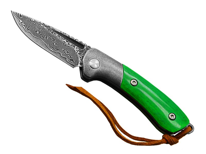Canivete para colecionador em aço damasco. Empunhadura em osso de boi tingido, 11 cm
