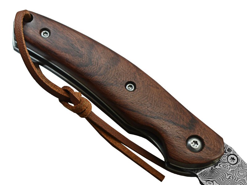 Canivete para colecionador em aço damasco. Empunhadura em sândalo vermelho, 16 cm