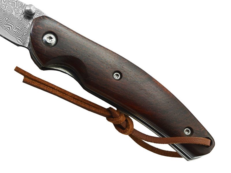 Canivete para colecionador em aço damasco. Empunhadura em sândalo vermelho, 16 cm