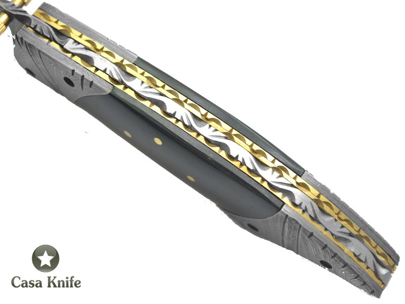 Canivete para colecionador forjado em aço damasco com empunhadura em chifre de búfalo, 22 cm