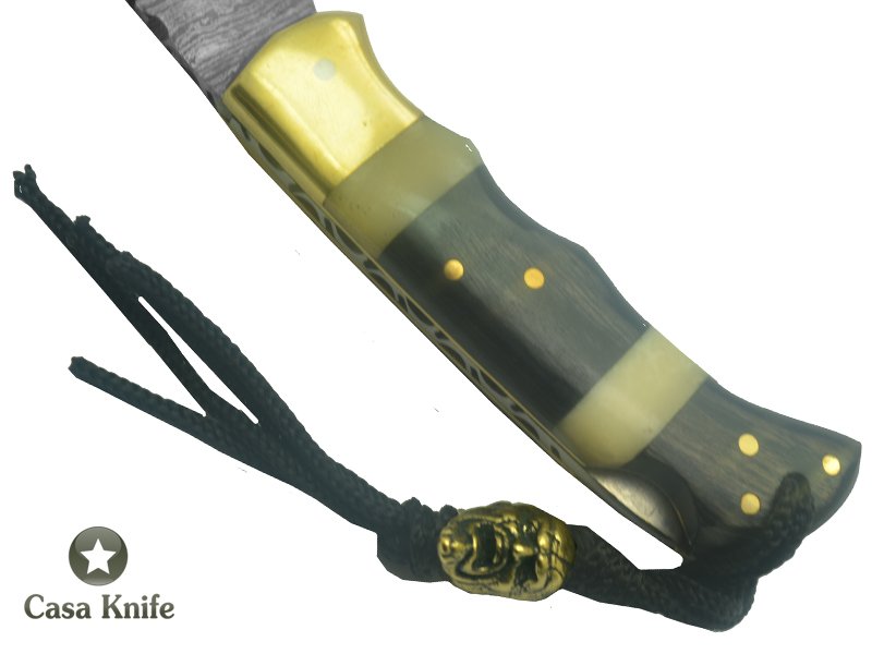 Canivete para colecionador forjado em aço damasco, Empunhadura em Pakawod e Osso de Boi, 16 cm