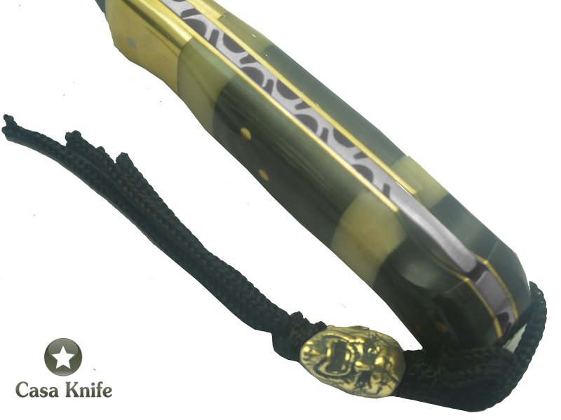 Canivete para colecionador forjado em aço damasco, Empunhadura em Pakawod e Osso de Boi, 16 cm