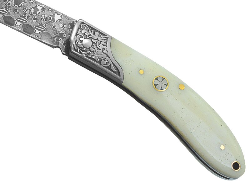 Canivete para colecionador forjado em aço damasco. Empunhadura em osso de búfalo, 16 cm